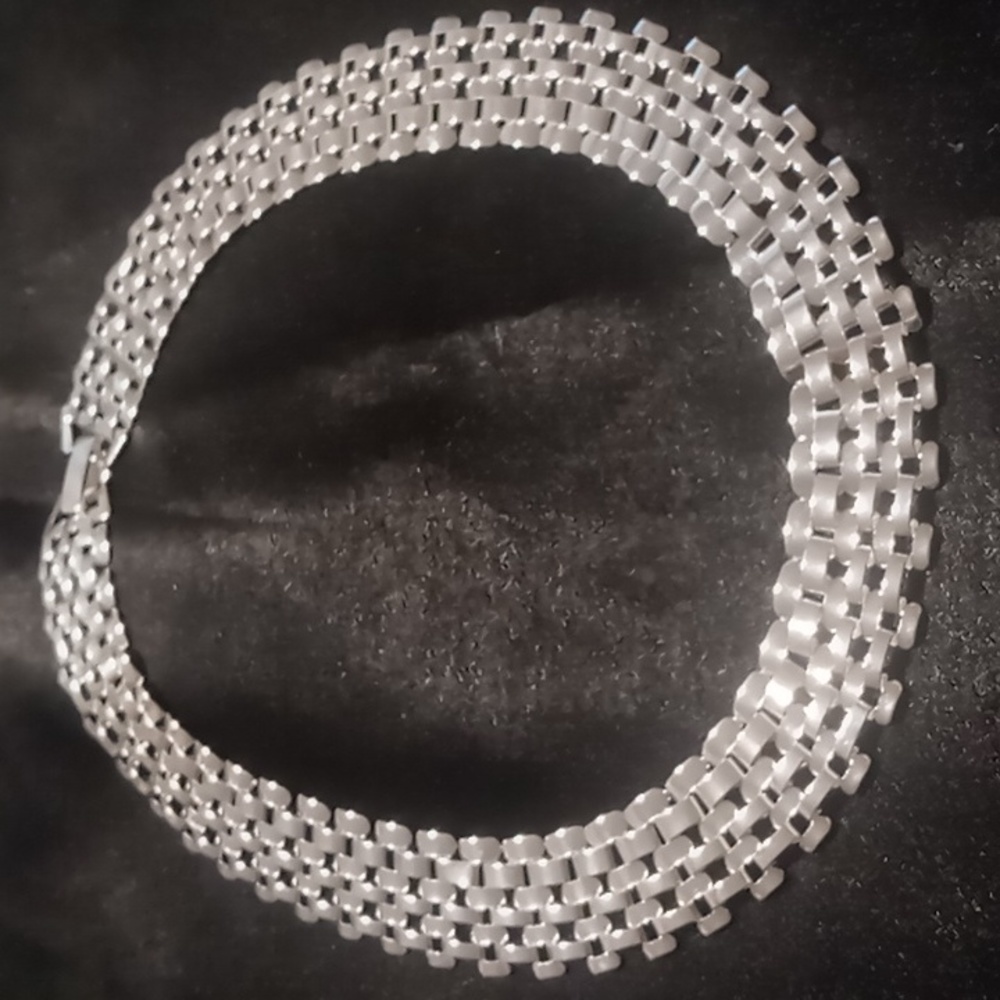 Basket weave collar necklace silver tone lightweight. 20 in long